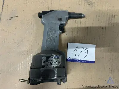 Pneumatische blindklinktang POP FASTENERS PRG 510, serienummer DB128 – kavel bij Appelboom