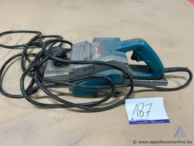 Elektrische schaafmachine Makita 1100, vermogen 0,75 kW, netspanning 220 V, serienummer 359119 C – kavel bij Appelboom