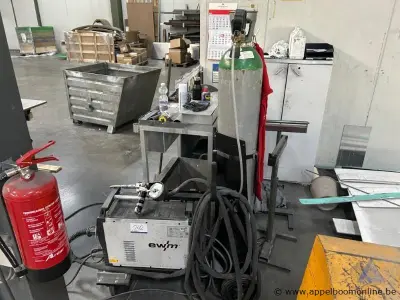 Lasapparaat EWM Taurus 355 Synergic S HP MMM TKM, serienummer 0000617891. Inclusief gasfles, draadaanvoer en slangenpakket op verrijdbaar onderstel – kavel bij Appelboom
