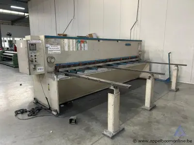 Industriële plaatschaar LVD HST 40/6, bouwjaar 1993. Voorzien van een vermogen van 9,5 kW en een maximale capaciteit van 4050 x 6,35 mm – kavel bij Appelboom