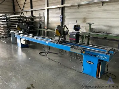 Industriële dubbele afkortzaagmachine PERTICI UNIVER 400IP, bouwjaar 2006. Voorzien van een vermogen van 3,1 kW en een aansluiting van 400 V, 3 fasen – kavel bij Appelboom