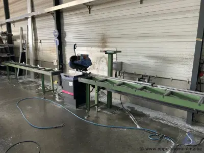 Industriële afkortzaagmachine MEP Cobra 350, bouwjaar 1999. Voorzien van rollenbanen – kavel bij Appelboom