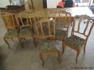 tafel met stoelen – kavel bij Vlavem