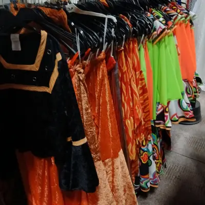 Ca. 116x Feestkleding neon – kavel bij Onlineveilingmeester, Drachten