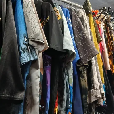 Ca. 63x Chinees oosterse kleding – kavel bij Onlineveilingmeester, Drachten