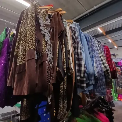 Ca. 48x Verkleedkleding cowboythema – kavel bij Onlineveilingmeester, Drachten