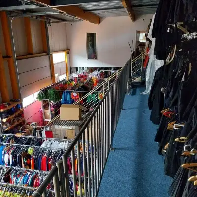 Ca. 13x hekken, samen ca. 18,11 meter – kavel bij Onlineveilingmeester, Drachten
