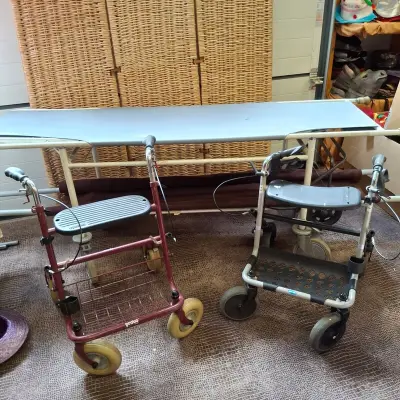 5x Ziekenhuis attributen, brancard, rollator etc – kavel bij Onlineveilingmeester, Drachten