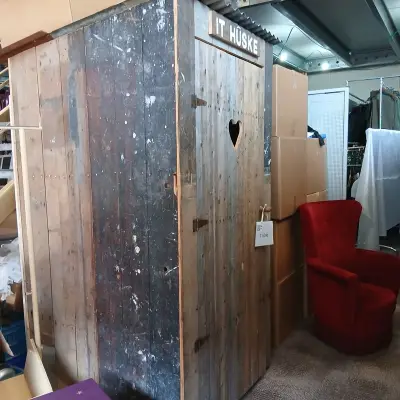 Ouderwetse toiletruimte van hout – kavel bij Onlineveilingmeester, Drachten