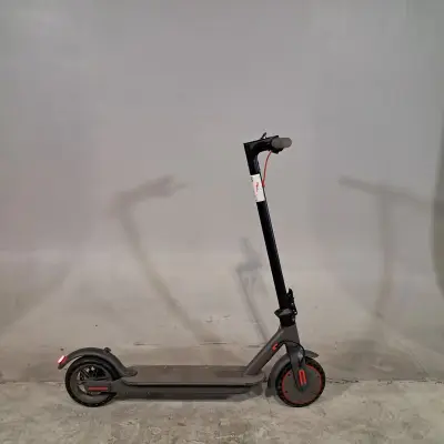 Elektrische step, TUYA, 2025 – kavel bij Domeinen Roerende Zaken, Groningen