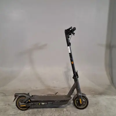 Elektrische step, Ninebot, Max G2, 2024 – kavel bij Domeinen Roerende Zaken, Groningen