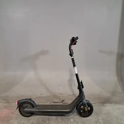 Elektrische step, Ninebot, E2 Pro, 2024 – kavel bij Domeinen Roerende Zaken, Groningen