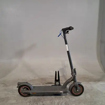 Elektrische step, Navee – kavel bij Domeinen Roerende Zaken, Groningen