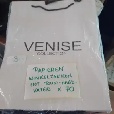 Set van 3 verpakkingen met elk 100 snoep-puntzakken inclusief sluitlintjes lot 3 – kavel bij Goeiendeal, Lommel