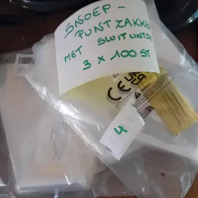 Set van 3 verpakkingen met elk 100 snoep-puntzakken inclusief sluitlintjes lot 4 – kavel bij Goeiendeal, Lommel