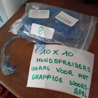 Set van 10 verpakkingen met elk 10 mondspreiders voor een woordspel lot 8 – kavel bij Goeiendeal, Lommel