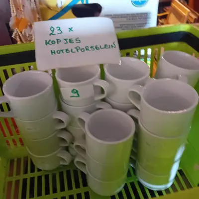 Groot lot van 23 hotelporseleinen kopjes lot 9 – kavel bij Goeiendeal, Lommel