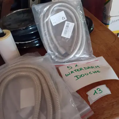Set van 5 waterdarmen / doucheslangen lot 13 – kavel bij Goeiendeal, Lommel
