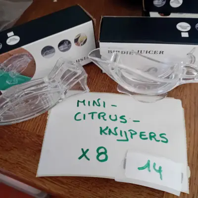 Set van 8 mini-citrusknijpers van het merk Birdie Juicer in originele doosjes lot 14 – kavel bij Goeiendeal, Lommel