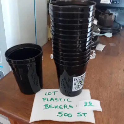 Groot lot van 500 plastic bekers lot 22 – kavel bij Goeiendeal, Lommel