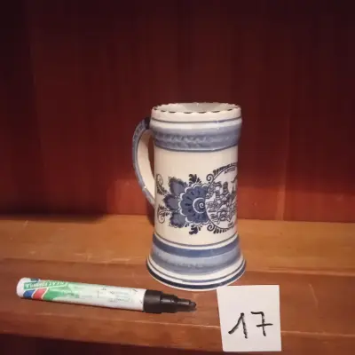 Klassieke bierpul met blauw-witte florale en figuratieve beschildering lot 17 – kavel bij Goeiendeal, Lommel