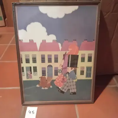 Ingekaderde prent met een nostalgische illustratie van wandelende figuren in een straat met een hond lot 45 – kavel bij Goeiendeal, Lommel