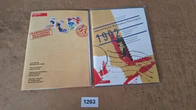 Set van twee Nederlandse jaarcollecties bijzondere postzegels 1992 en 1993 – kavel bij Goeiendeal