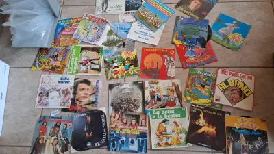 Collectie van ruim 20 vintage vinyl singles met voornamelijk Italiaanse muziek – kavel bij Goeiendeal, Houthalen-Helchteren