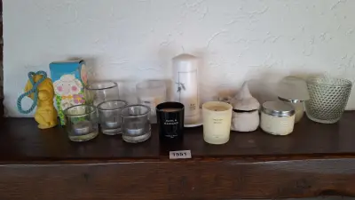 Set van 13 decoratie-artikelen waaronder theelichthouders en geurkaarsen van Cereria Mollá – kavel bij Goeiendeal, Houthalen-Helchteren