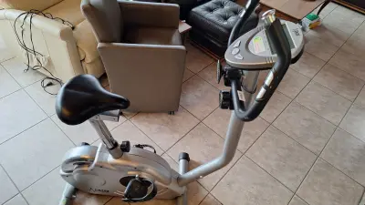 Hometrainer van het merk DKN Technology met digitaal display – kavel bij Goeiendeal, Houthalen-Helchteren