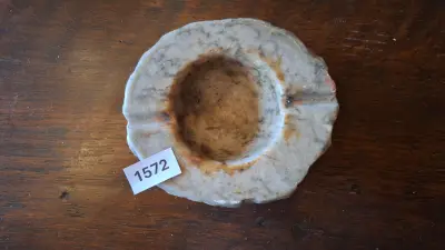 Klassieke ronde asbak met een gemarmerd patroon – kavel bij Goeiendeal, Houthalen-Helchteren