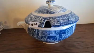 Klassieke soepkom met deksel voorzien van een blauw-wit Oud-Hollands decor – kavel bij Goeiendeal, Houthalen-Helchteren
