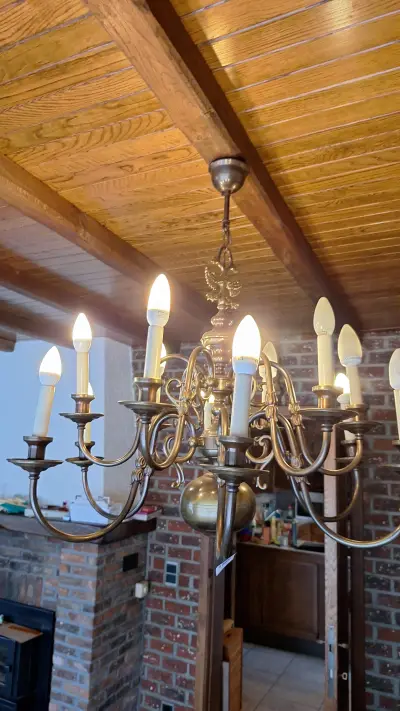 Klassieke kroonluchter met twaalf lichtpunten in de vorm van kaarsen – kavel bij Goeiendeal, Houthalen-Helchteren