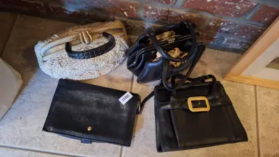 Set van 4 diverse handtassen – kavel bij Goeiendeal, Houthalen-Helchteren