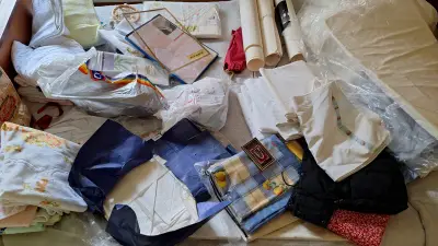 Uitgebreide collectie bedlinnen en tafeltextiel waaronder lakens, kussenslopen en rollen stof – kavel bij Goeiendeal, Houthalen-Helchteren