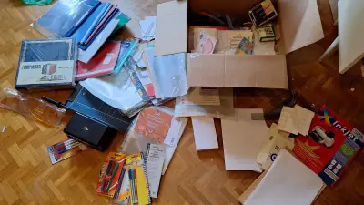 Grote partij diverse kantoorbenodigdheden waaronder organizers, schrijfwaren van BIC en fotopapier van Sihl Inkjet – kavel bij Goeiendeal, Houthalen-Helchteren