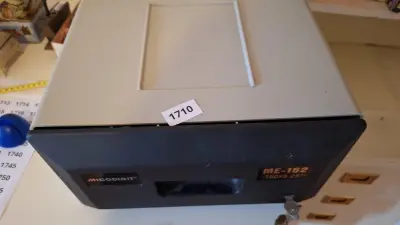 Micodigit ME-162 opbergbox voor 5,25 inch floppy disks voorzien van een slot met sleutel – kavel bij Goeiendeal, Houthalen-Helchteren