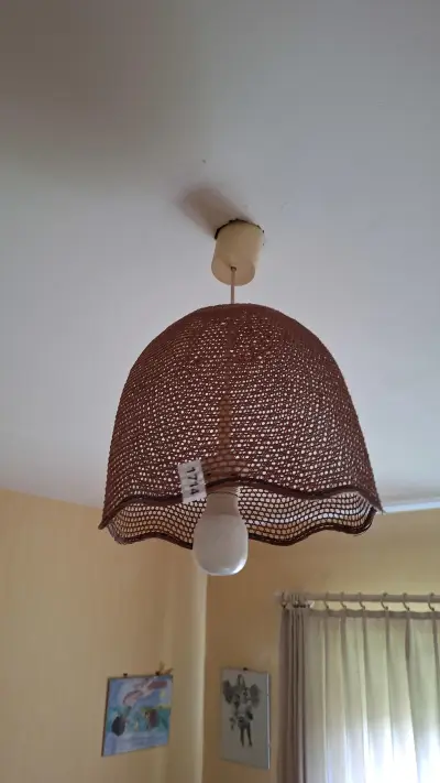 Klassieke hanglamp met een bruine geweven kap en golvende rand – kavel bij Goeiendeal, Houthalen-Helchteren