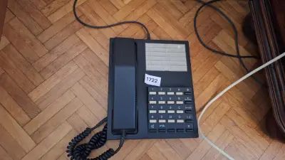Zwart telefoontoestel met een uitgebreid druktoetsenpaneel – kavel bij Goeiendeal, Houthalen-Helchteren