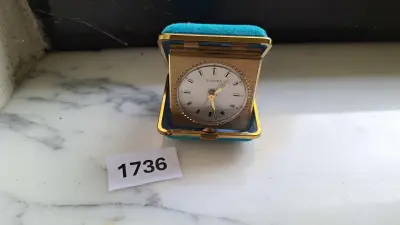 Europa vintage reiswekker met goudkleurige behuizing in een blauw fluwelen doosje [BdiN1K] – kavel bij Goeiendeal, Houthalen-Helchteren