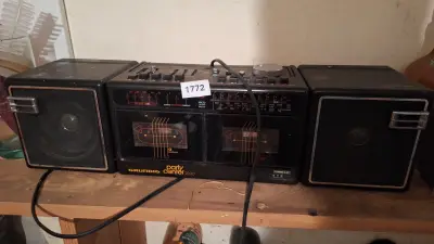 Grundig Party Center 2200 draagbare radio-cassettespeler met twee losse luidsprekers – kavel bij Goeiendeal, Houthalen-Helchteren