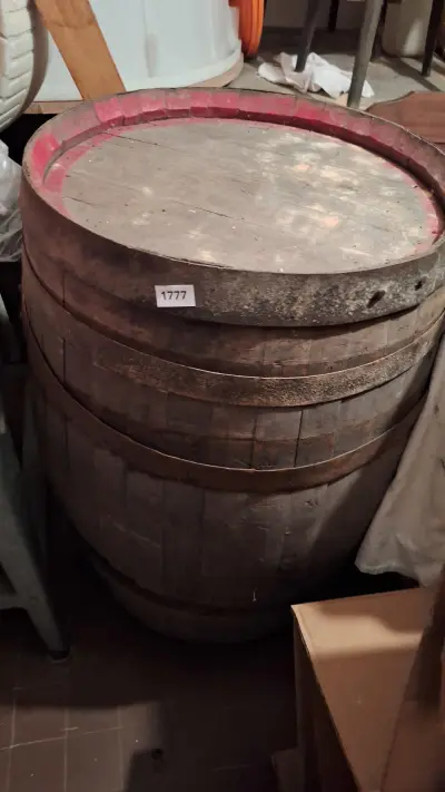 Groot authentiek wijnvat of bierfust met metalen hoepels – kavel bij Goeiendeal, Houthalen-Helchteren