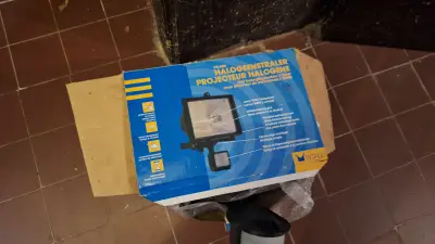 Profile PR-500 halogeenstraler met bewegingsmelder in de originele verpakking – kavel bij Goeiendeal, Houthalen-Helchteren