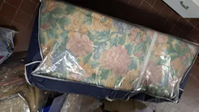 matras of kussen in een doorzichtige plastic hoes – kavel bij Goeiendeal, Houthalen-Helchteren