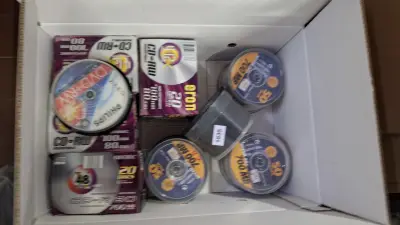 Doos gevuld met diverse spindels en verpakkingen blanco CD-R, CD-RW en DVD+RW schijfjes van onder andere Philips en Verbatim – kavel bij Goeiendeal, Houthalen-Helchteren