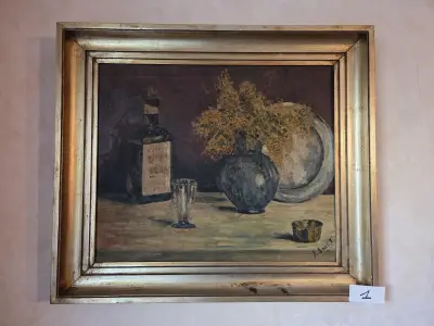 Schilderij, stilleven met bloemenvaas, fles en glas in goudkleurige kader, gesigneerd A. Smet lot 1 – kavel bij Goeiendeal, Jette