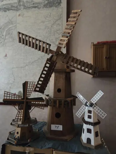 Set van 3 diverse decoratieve windmolens in verschillende formaten lot 78 – kavel bij Goeiendeal, Jette