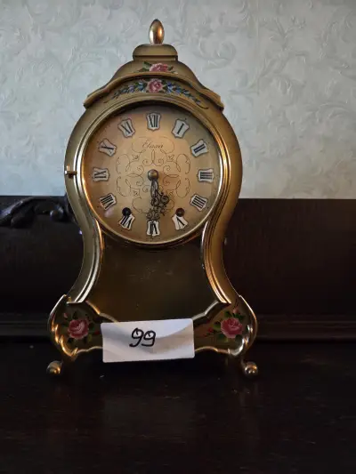 Eluxa pendule in Neuchâteloise stijl met geschilderde bloemmotieven – Lot 99 – kavel bij Goeiendeal, Jette