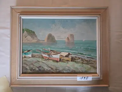 Schilderij van een kustlandschap met vissersboten op het strand en rotspartijen in zee, gesigneerd C. Cappa – Lot 132 – kavel bij Goeiendeal, Jette