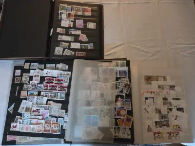 Twee grote postzegelalbums gevuld met een uitgebreide verzameling diverse Belgische & internationale postzegels – Lot 140 – kavel bij Goeiendeal, Jette
